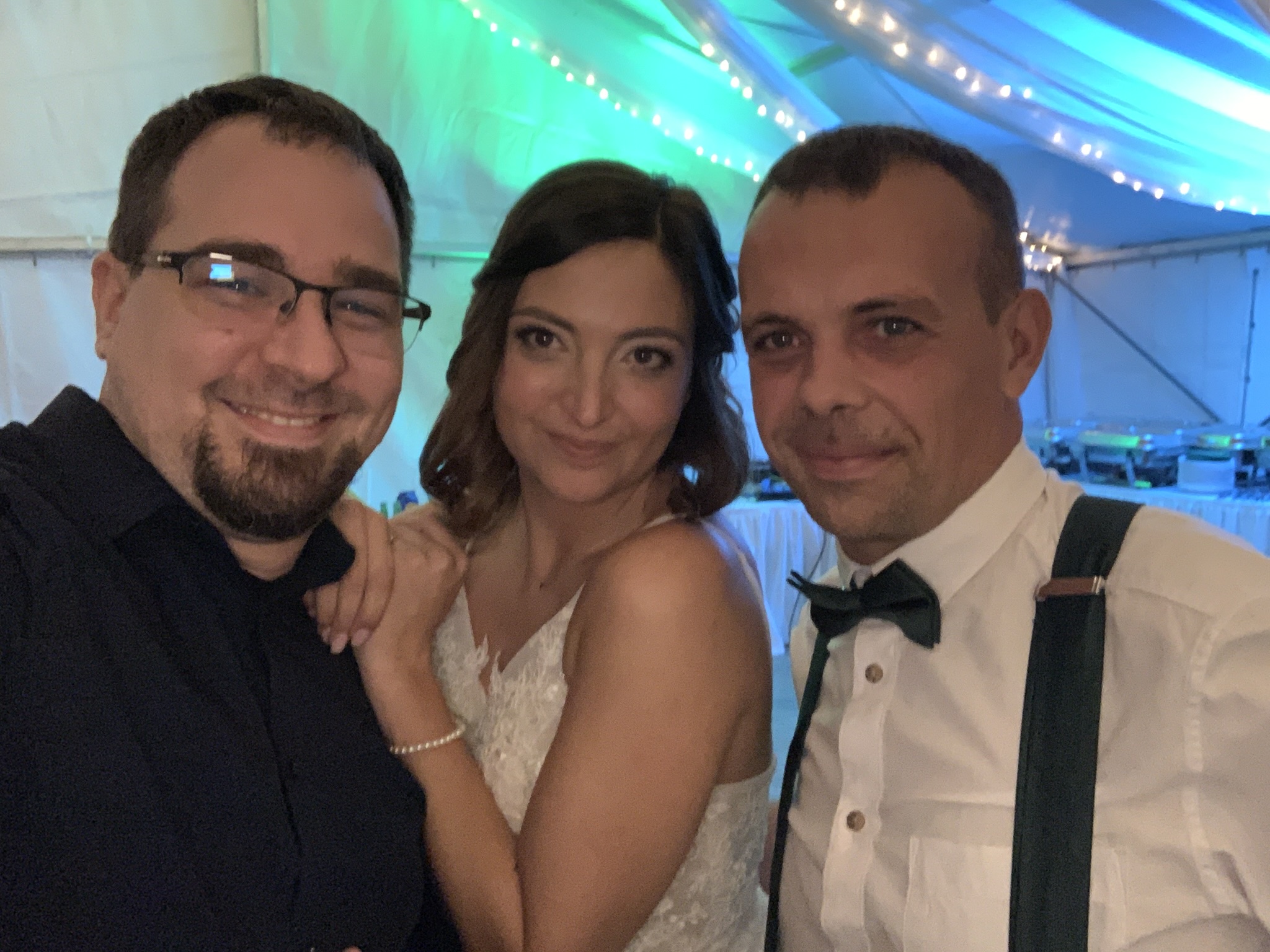 Esküvői rendezvény hangulatfényekkel